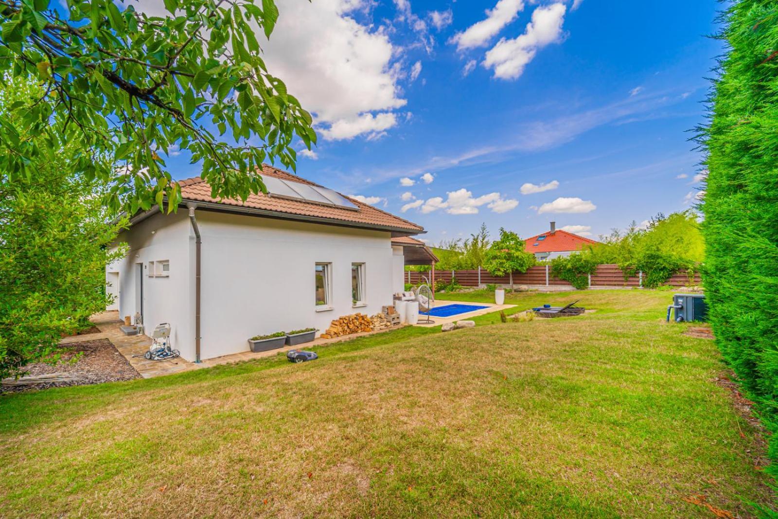 Vila Sara S Bazenem A Infrasaunou Na Kraji Prahy Zbuzany Exterior photo