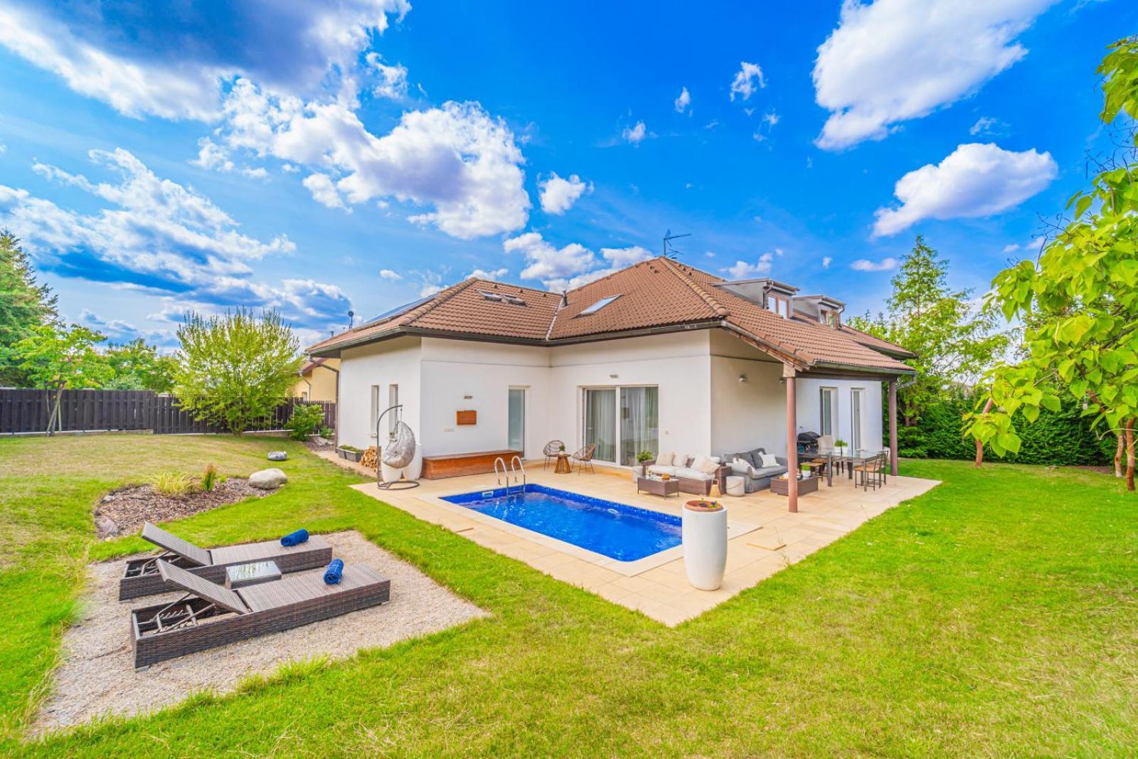 Vila Sara S Bazenem A Infrasaunou Na Kraji Prahy Zbuzany Exterior photo