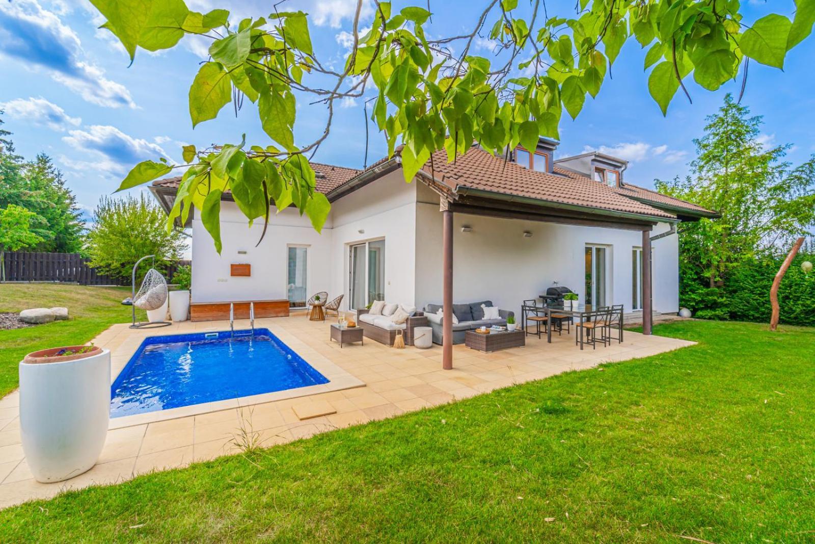 Vila Sara S Bazenem A Infrasaunou Na Kraji Prahy Zbuzany Exterior photo