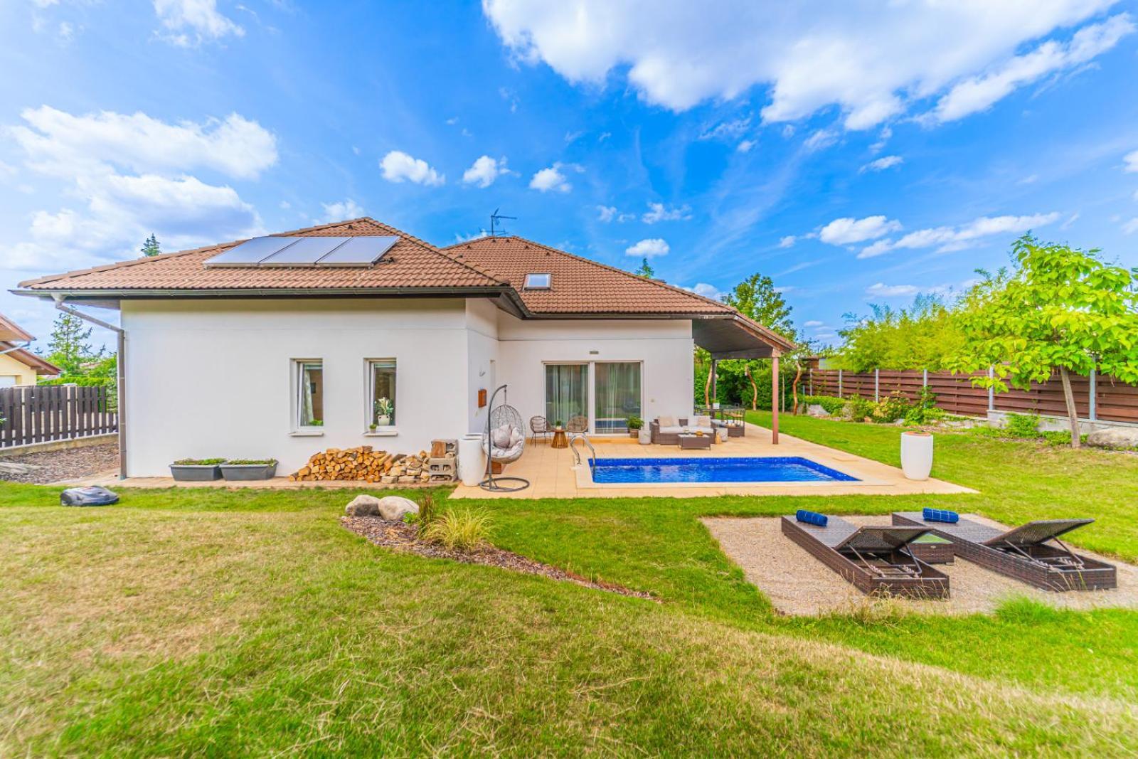 Vila Sara S Bazenem A Infrasaunou Na Kraji Prahy Zbuzany Exterior photo